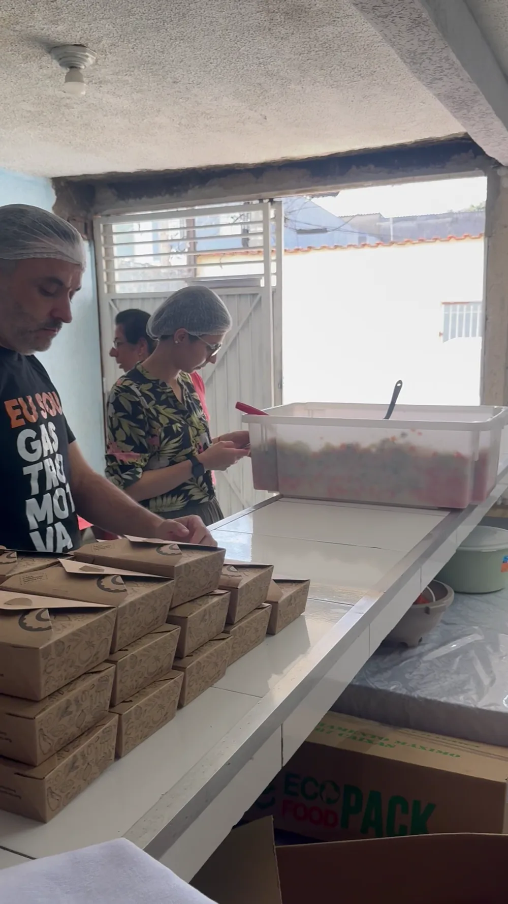 Montagem e exposição das marmitas — registro 18