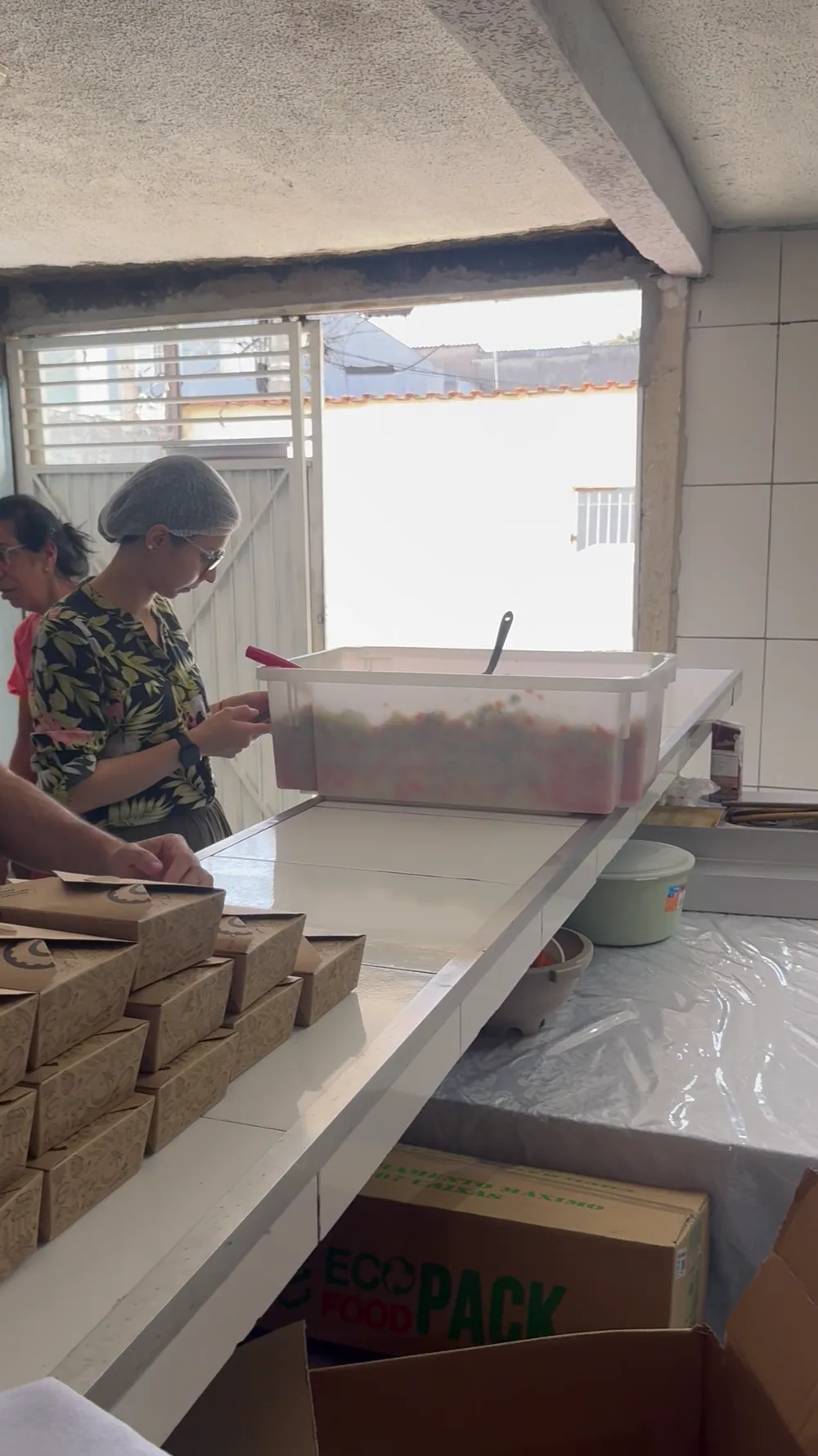 Montagem e exposição das marmitas — registro 19