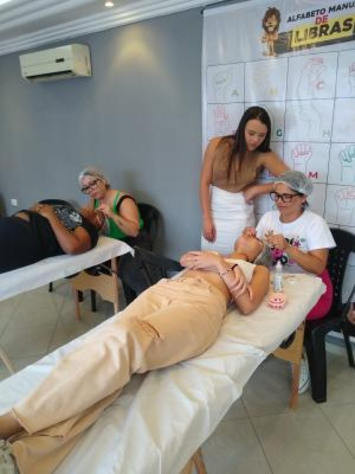 Transformando Olhares, Restaurando Almas: A Importância Vital do Curso de Extensão de Cílios da Associação Sempre Juntos.